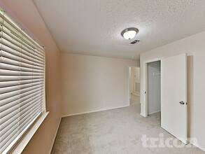 8510 Sorrel Dr in Houston, TX - Building Photo - Building Photo