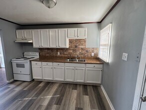 Charming 3BR/1BA Ranch in Martindale-Brightwood Neighborhood in Indianapolis, IN - Foto de edificio - Building Photo