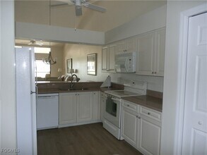 16301 Kelly Woods Dr in Ft. Myers, FL - Building Photo - Building Photo