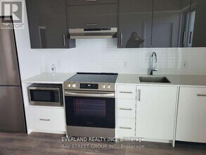 188 Fairview Mall Dr in Toronto, ON - Building Photo - Building Photo