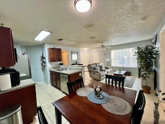 property at 976 Leeward Pl