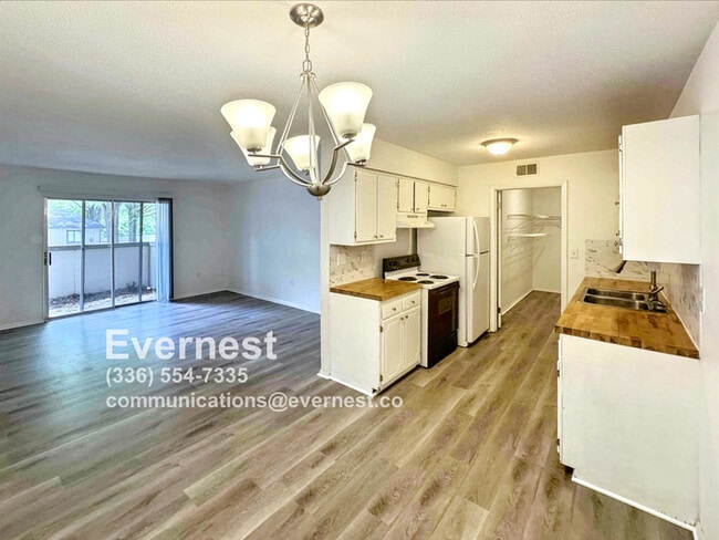 2235 Sunderland Rd in Winston-Salem, NC - Building Photo - Building Photo