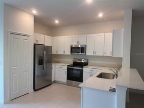 216 27th St SE in Ruskin, FL - Foto de edificio - Building Photo