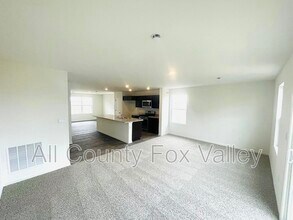 860 Briar Gln Ct in Hampshire, IL - Building Photo - Building Photo