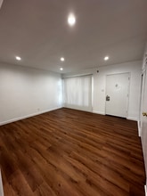 323 N Chevy Chase Dr in Glendale, CA - Building Photo - Building Photo