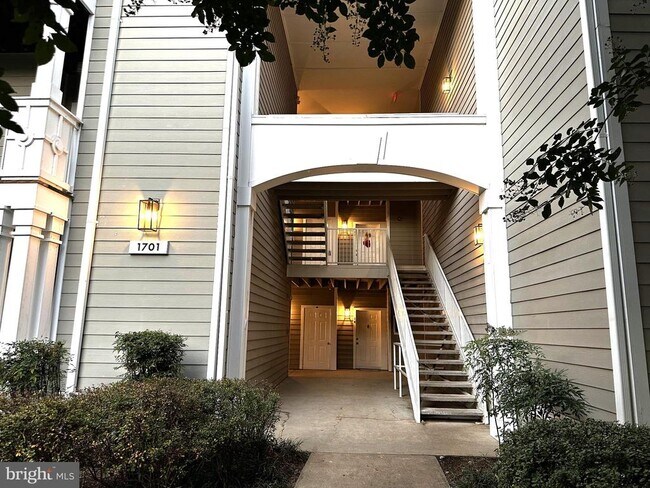 1701 Lake Shore Crest Dr in Reston, VA - Building Photo - Building Photo