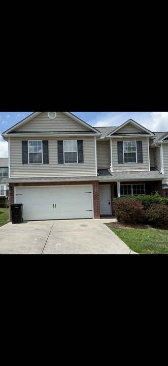 2305 Denham Way in Powell, TN - Building Photo