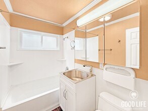 2033 Oliver Ave in San Diego, CA - Building Photo - Building Photo