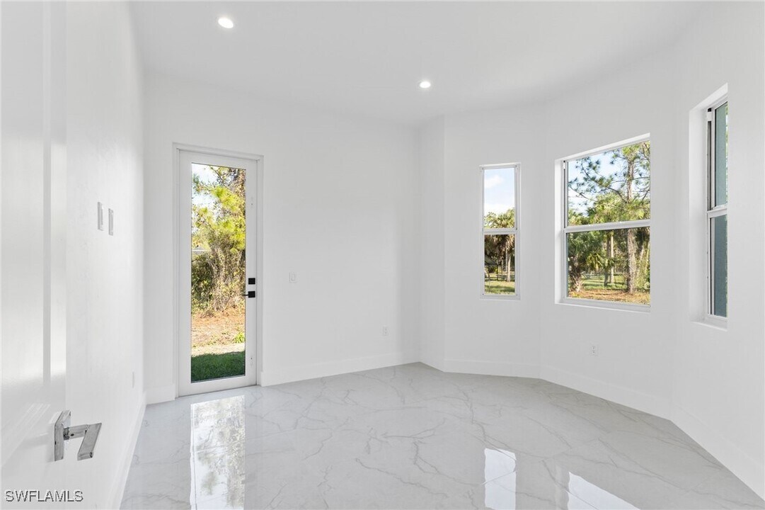 1081 Desoto Blvd S in Naples, FL - Building Photo