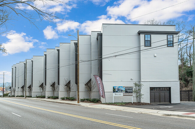 2464 18th St S in Homewood, AL - Foto de edificio - Building Photo