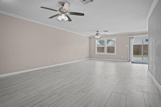 5007 Fox Mill Ln, Unit B06 in Spring, TX - Foto de edificio - Building Photo