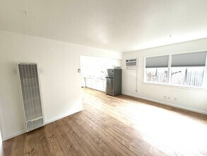 5951 1/2 19th Ave in Sacramento, CA - Building Photo - Building Photo