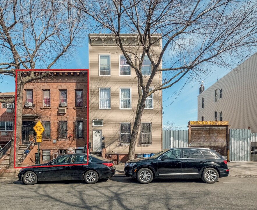 1320 Leland Ave in Bronx, NY - Building Photo