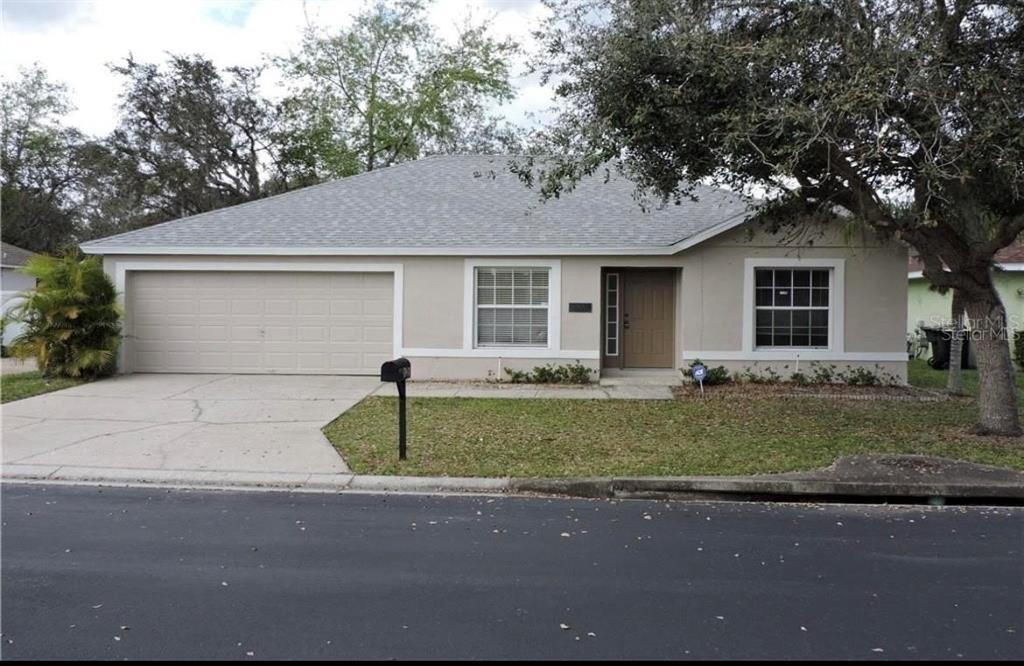 321 Paradise Woods Pl in Davenport, FL - Building Photo