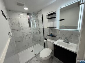 477 Mercer St in Jersey City, NJ - Building Photo - Building Photo