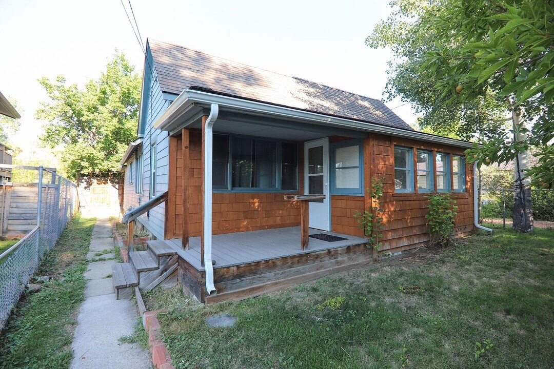 1306 Marion St in Sheridan, WY - Foto de edificio