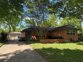 888 Berkinshire Dr in Dallas, TX - Building Photo