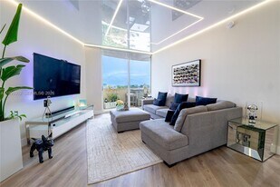 19501 W Country Club Dr in Aventura, FL - Building Photo