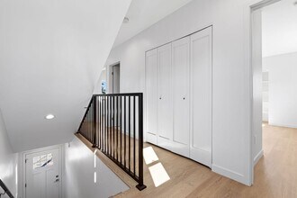 4787 Panorama Dr in San Diego, CA - Foto de edificio - Building Photo