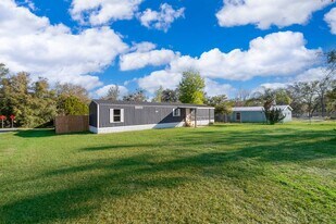 101 Caroline Ave in Lady Lake, FL - Building Photo