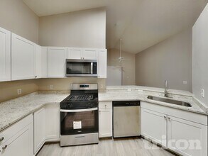 2465 Hybrid Dr in Kissimmee, FL - Building Photo - Building Photo