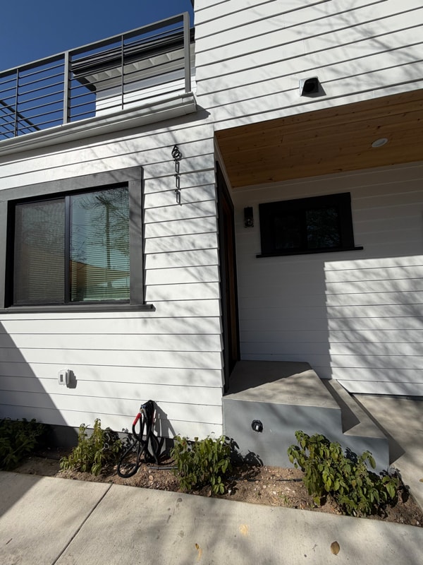 6111 Strickland Ave in Los Angeles, CA - Building Photo - Building Photo