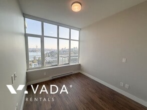 258 Nelson's Ct in New Westminster, BC - Building Photo - Building Photo