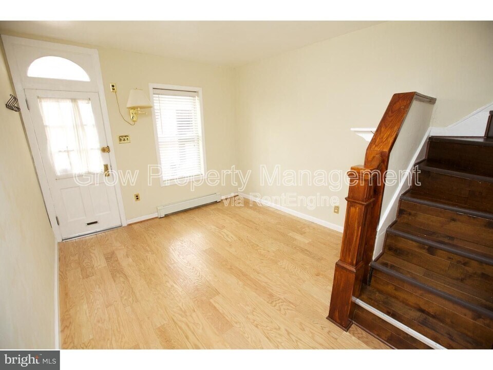 2416 Manning St in Philadelphia, PA - Building Photo