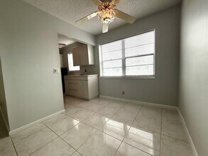 117 Chatham E in West Palm Beach, FL - Building Photo - Building Photo
