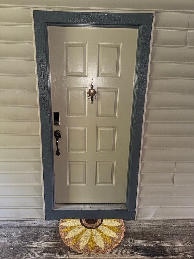 property at 4412B Aberdeen Dr