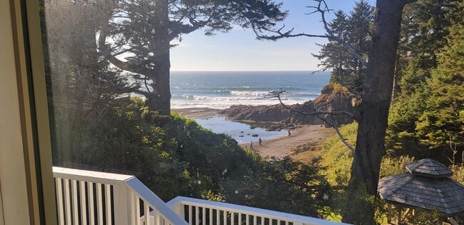 335 SW Midden Reach in Depoe Bay, OR - Building Photo - Building Photo