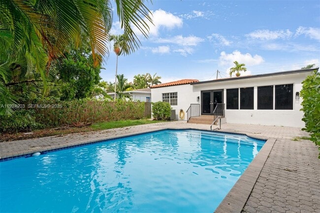 property at 8943 Hawthorne Ave