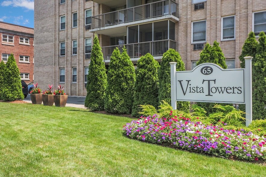 65 Glenbrook Rd, Unit 449 in Stamford, CT - Building Photo