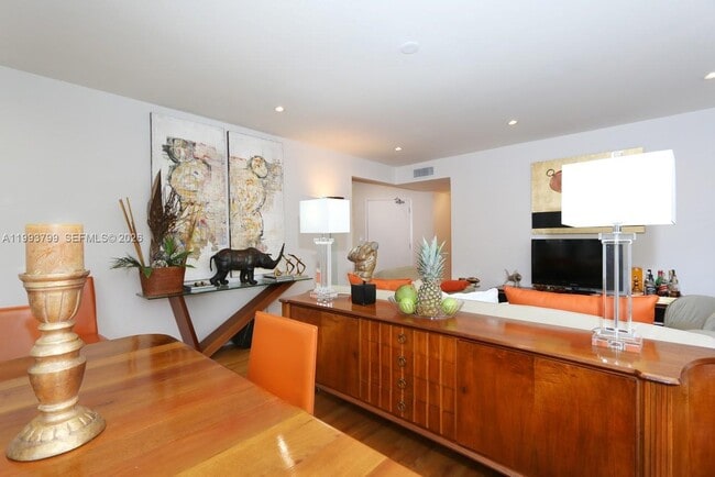 1018 Meridian Ave in Miami Beach, FL - Building Photo - Building Photo