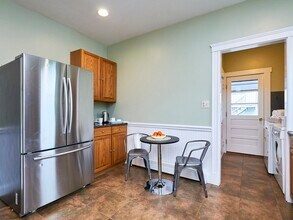 12 White Ave, Unit 3 in Chestnut Hill, MA - Building Photo - Building Photo