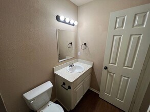 2725 Lovers Lane Rd, Unit Unit 2 in Krum, TX - Building Photo - Building Photo