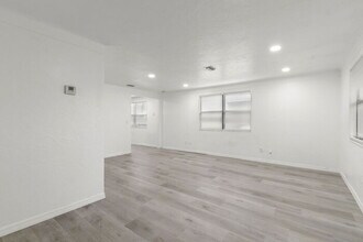 1908 43rd St S in St. Petersburg, FL - Building Photo - Building Photo