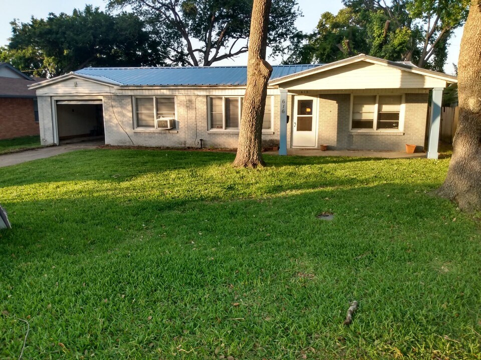 616 Benson St in La Marque, TX - Building Photo
