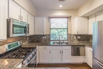 737 Davis Rd in League City, TX - Building Photo - Building Photo
