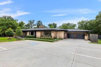 1403 N Thompson St in Conroe, TX - Building Photo - Building Photo