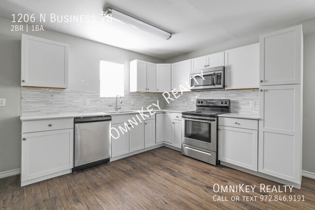 property at 1206 TX-78 BUS