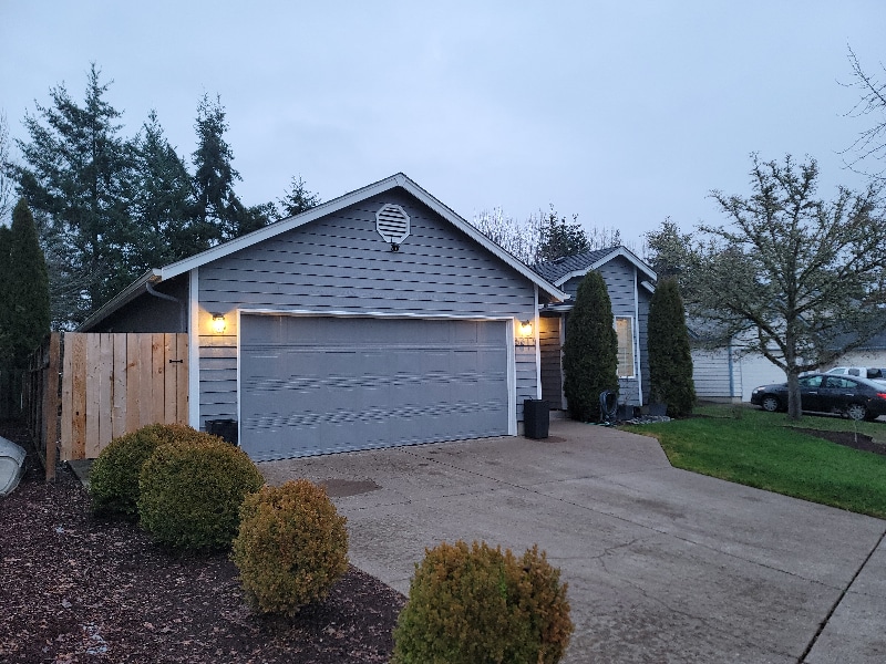 5617 SW Windflower Dr in Corvallis, OR - Building Photo
