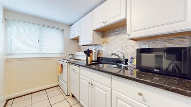 79 Chestnut St, Unit 1 B in Brookline, MA - Building Photo - Building Photo