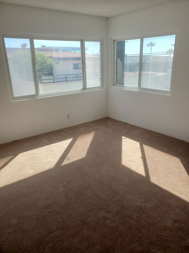 117-119 Moonstone St in Manhattan Beach, CA - Building Photo - Building Photo