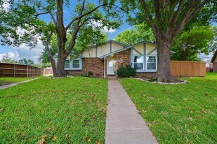 2520 Majestic Dr in Plano, TX - Building Photo