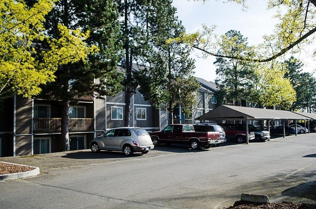 Village Court in Portland, OR - Building Photo - Building Photo