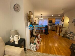 16 Cedar Lane Way, Unit 1 in Boston, MA - Foto de edificio - Building Photo