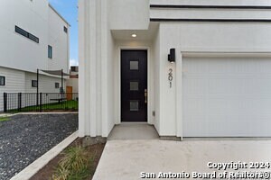1735 W Gramercy Pl in San Antonio, TX - Building Photo