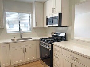 800 Orange Grove Avenue in Glendale, CA - Building Photo - Interior Photo