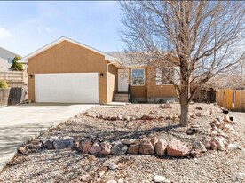 2202 Cowhand Pl in Pueblo, CO - Building Photo